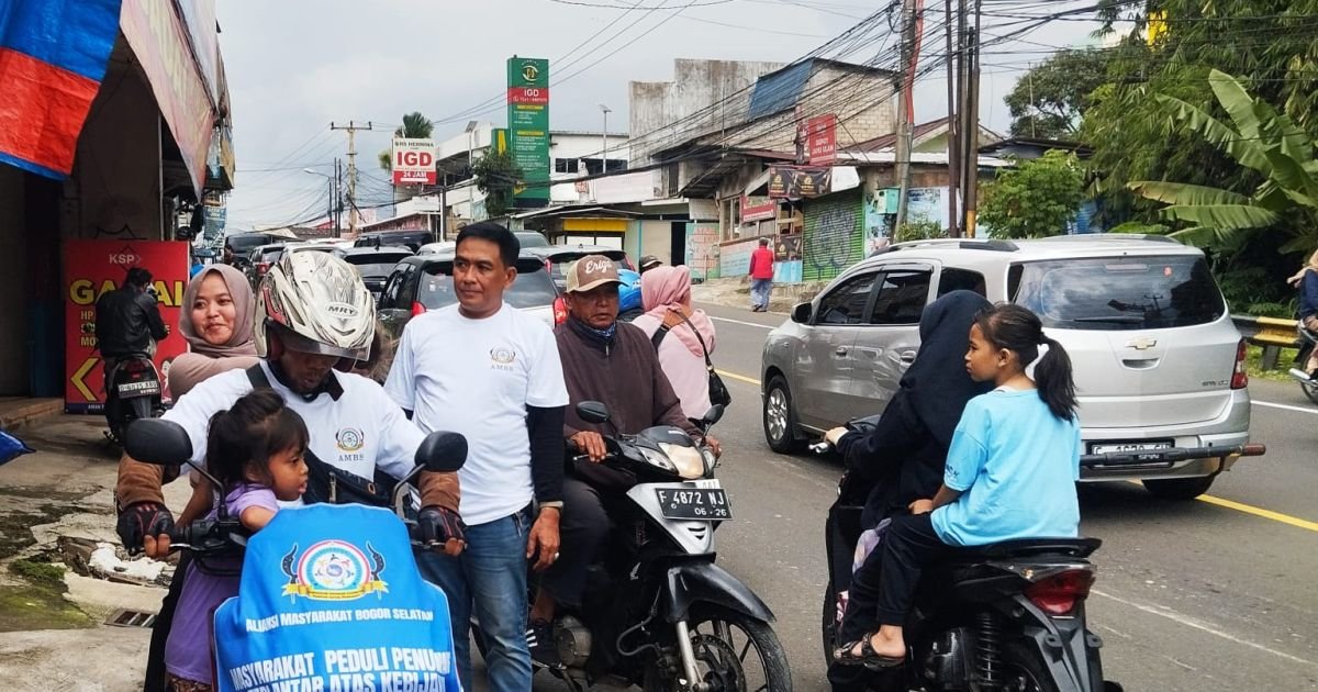 Angkot Dilarang Beroperasi di Puncak Saat Nataru, AMBS Gelar Aksi Sosial Angkut Penumpang Terlantar