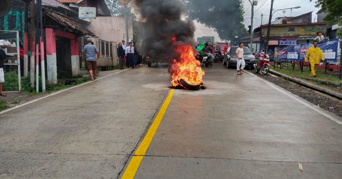 Demo Tuntut Kompensasi Tambang di Cigudeg Ricuh