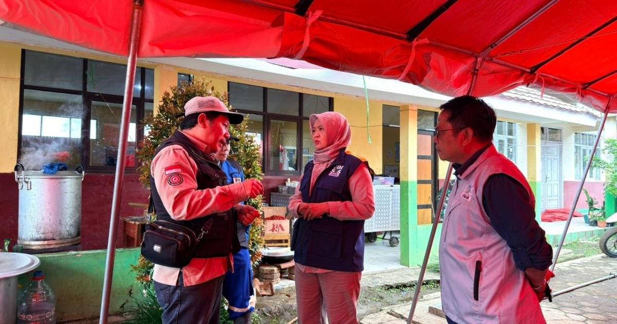Dinsos Jabar Salurkan Bantuan Rp295 Juta untuk Korban Longsor Bandung Barat