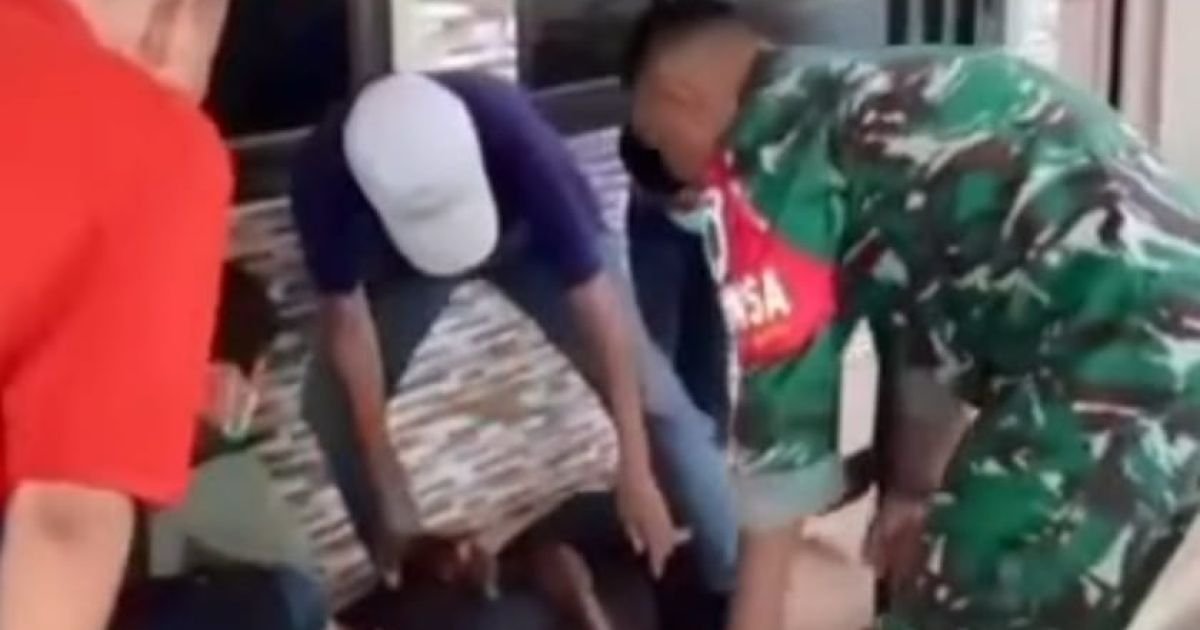 Sigap, Babinsa dan Tim Medis Kota Cirebon Evakuasi Pria Kejang-Kejang di Kebon Baru