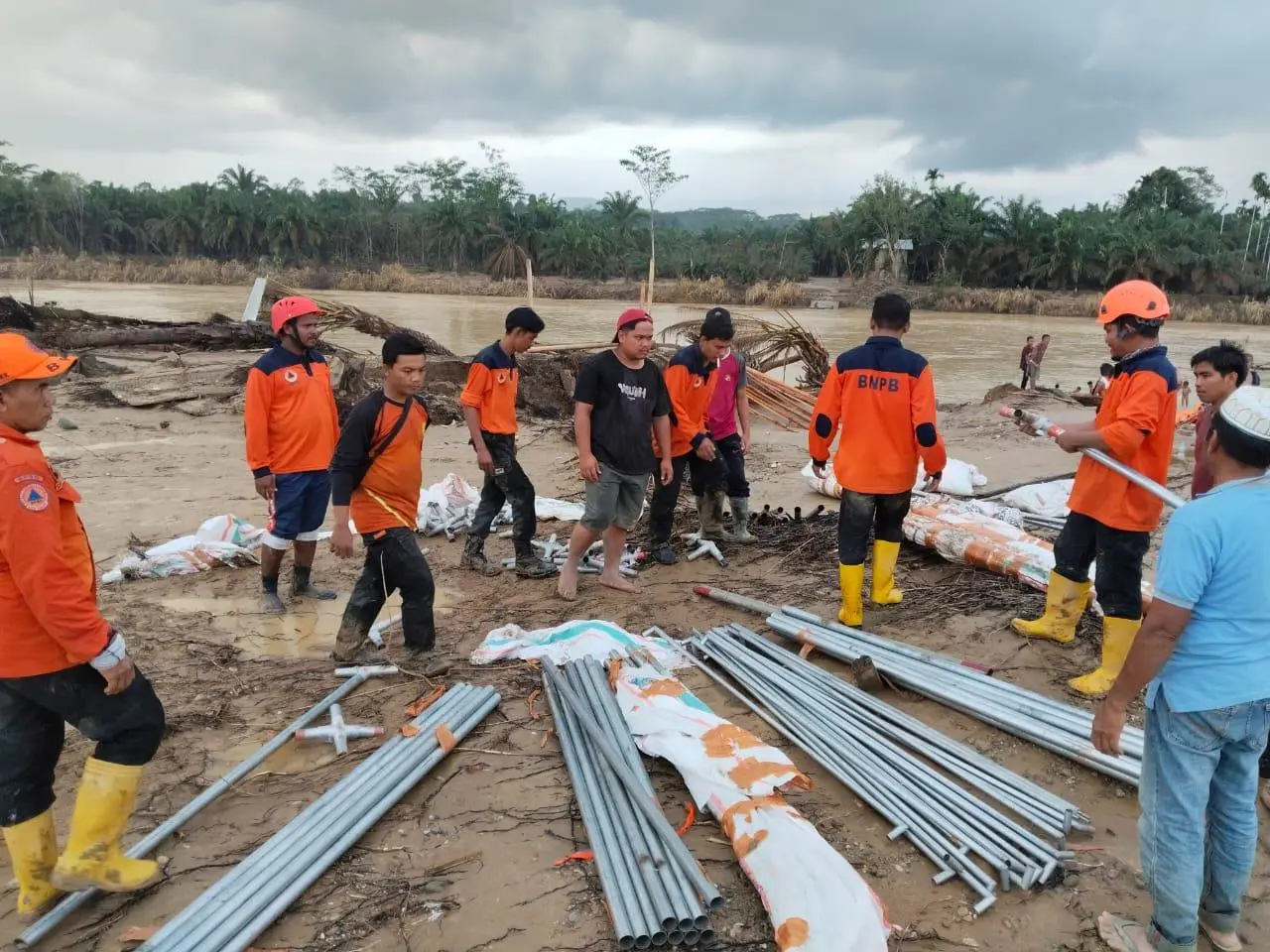 Berpacu dengan Waktu, BPBD Aceh Tamiang Distribusikan Bantuan ke Wilayah Terisolir