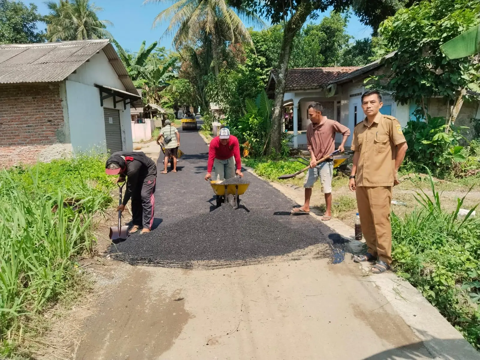 Desa Batujajar Cigudeg Bangun Jalan Hotmix Penghubung ke Desa Tetangga dengan Bantuan Provinsi